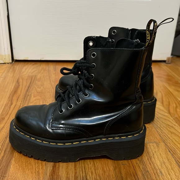 COPY - DR. MARTENS Jadon Womens Platform Boots - Picture 6 of 8